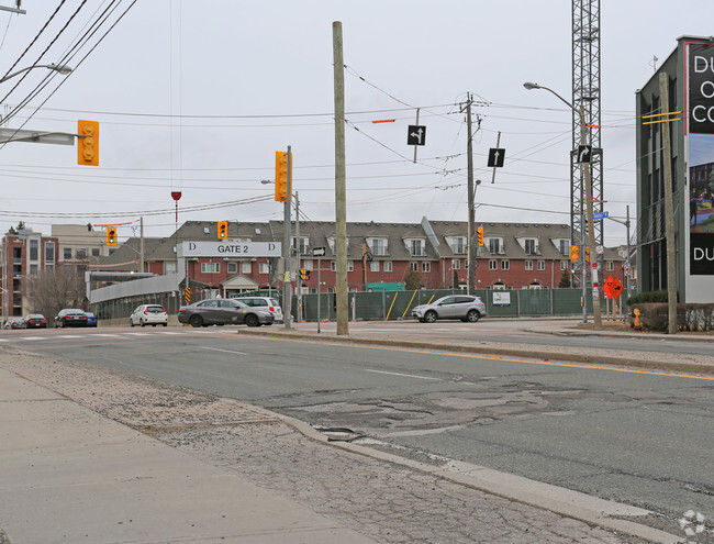 Building Photo - Kingsway Village Square