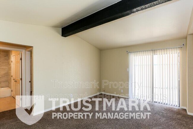 Building Photo - 2207 Carousel Dr