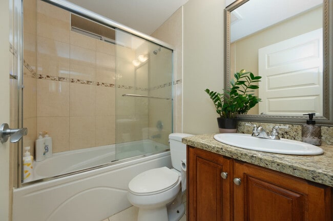 Building Photo - 725 W 61st Ave