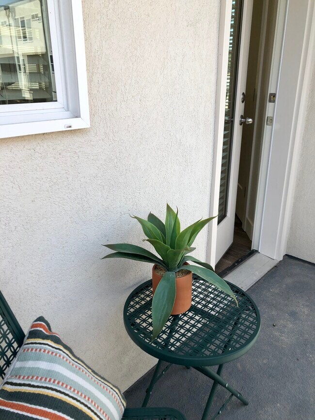 Aero Luxury Townhomes Apartments in Layton, UT