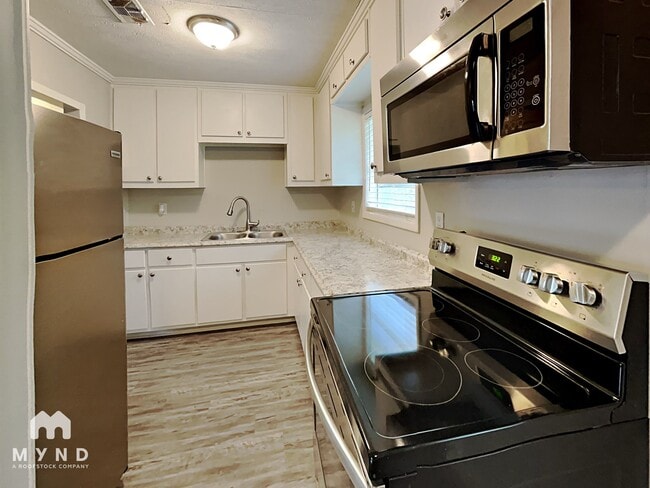 Building Photo - 6242 Green Acres Dr SW