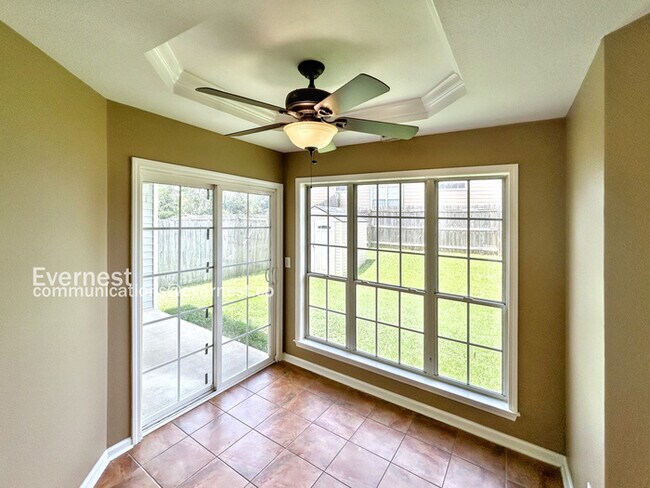 Foto del edificio - 323 Camden Cove Cir
