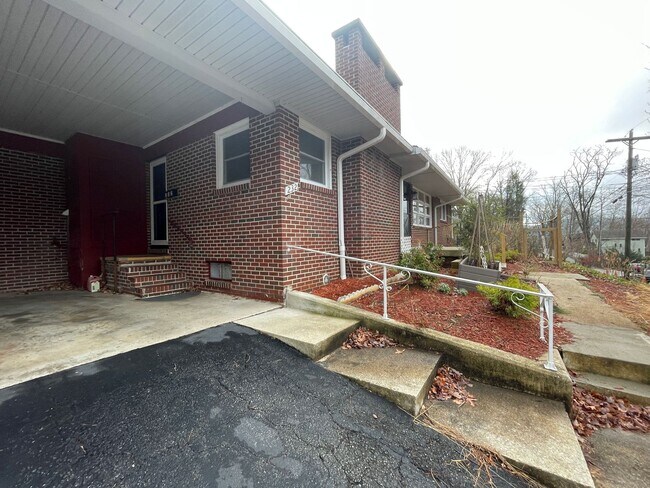 Building Photo - 232 Eastbrook Drive