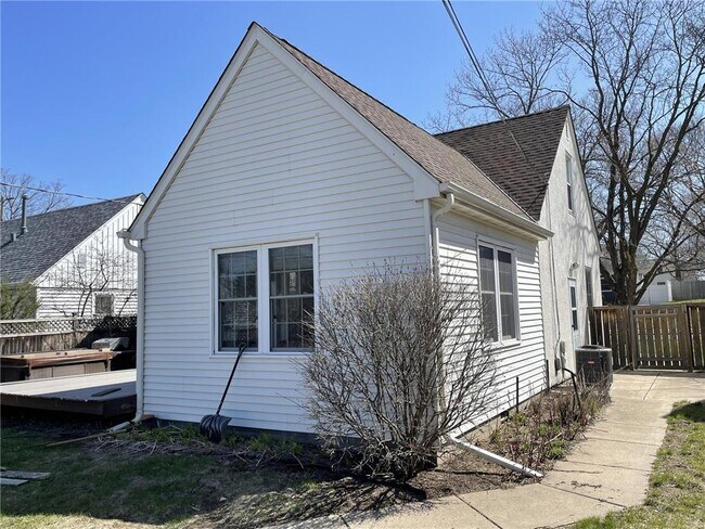 Building Photo - 5804 Newton Ave S