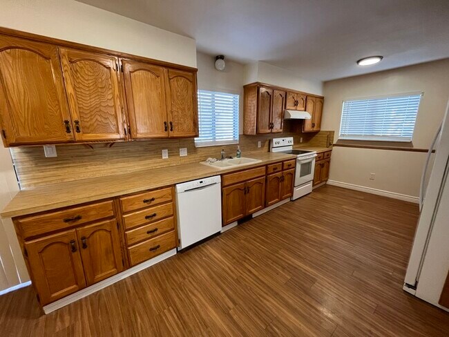 Building Photo - Remodeled West Jordan 4 Bedroom 4 Bath!