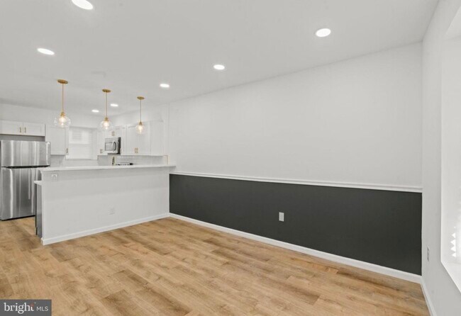 Building Photo - 5117 W Girard Ave