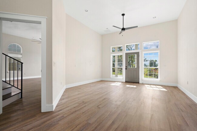 Building Photo - 2501 Country Club Dr