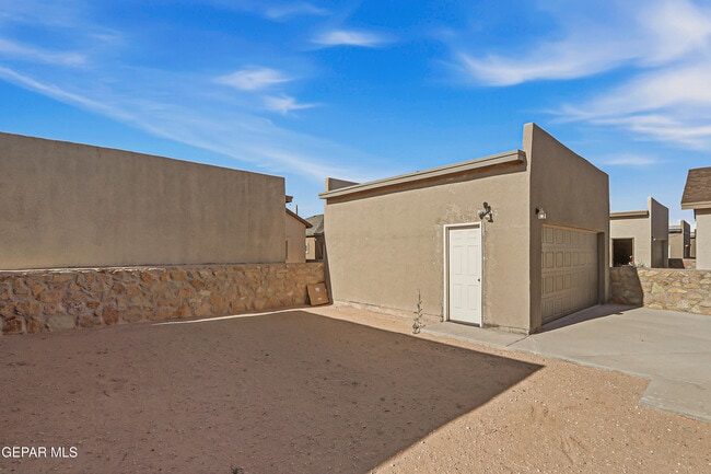 Building Photo - 14329 Bill Lazor Pkwy