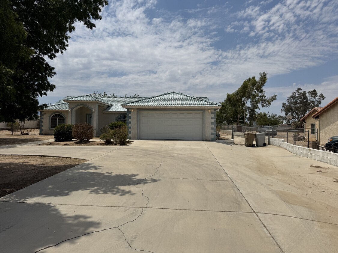 Foto principal - 9412 Hickory Ave