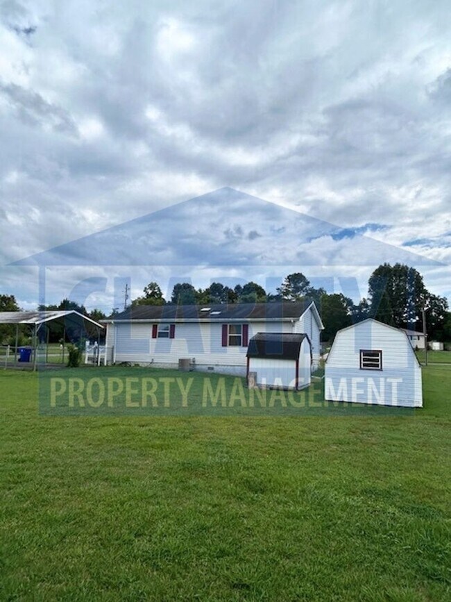 Foto del edificio - Single Family Home with a Spacious Yard!