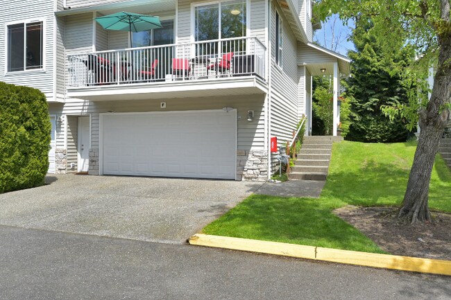 Building Photo - 10410 Holly Dr