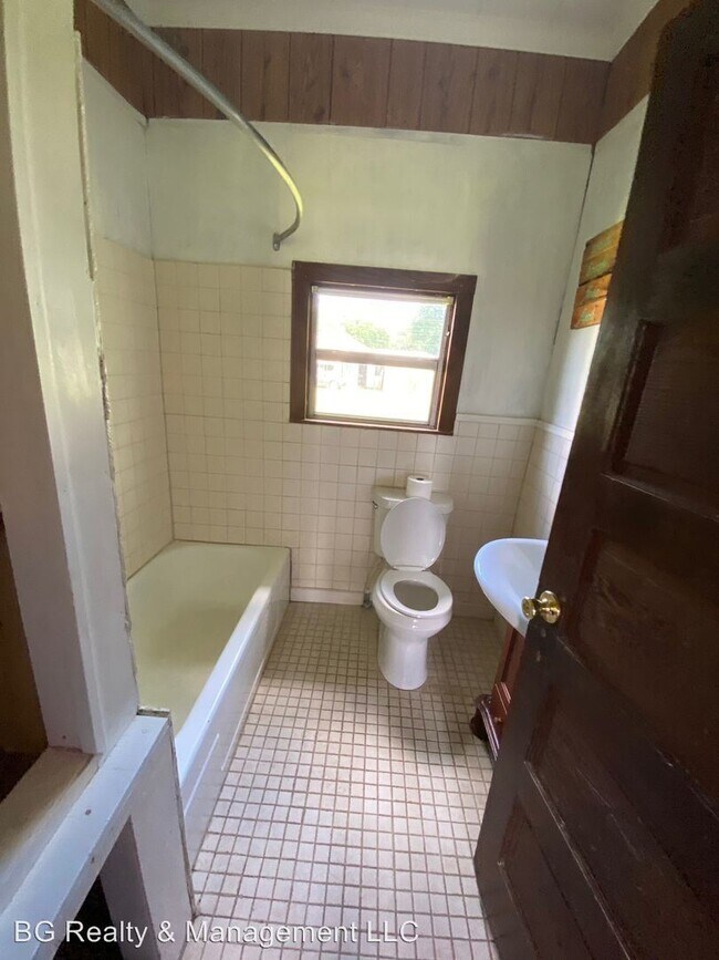 Building Photo - 2 br, 1 bath House - 202 2nd Street