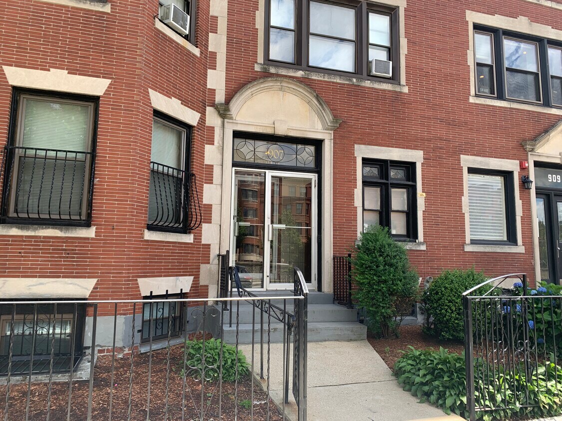 Exterior - 907 Beacon St