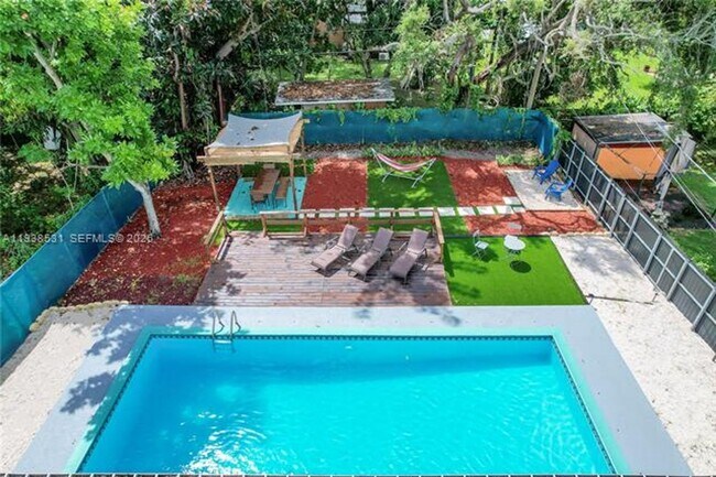 Foto del edificio - 1370 NE 133rd St