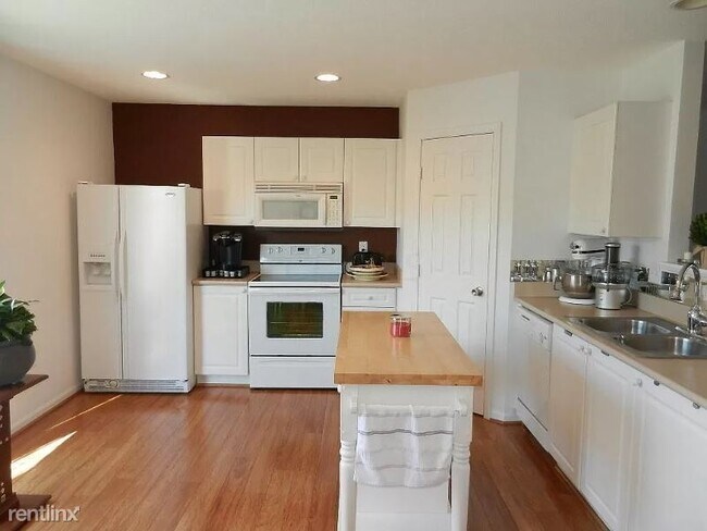 Foto del edificio - 3 br, 2.5 bath Condo - 6475 Crabapple dr