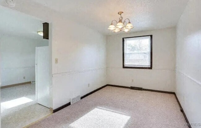 Foto del edificio - 22 W Summerset Ln
