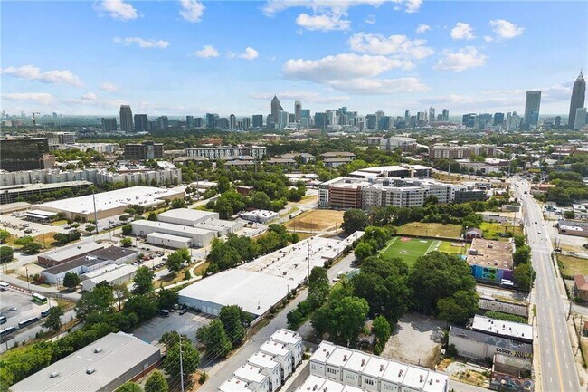 Building Photo - 708 Banton Dr NW