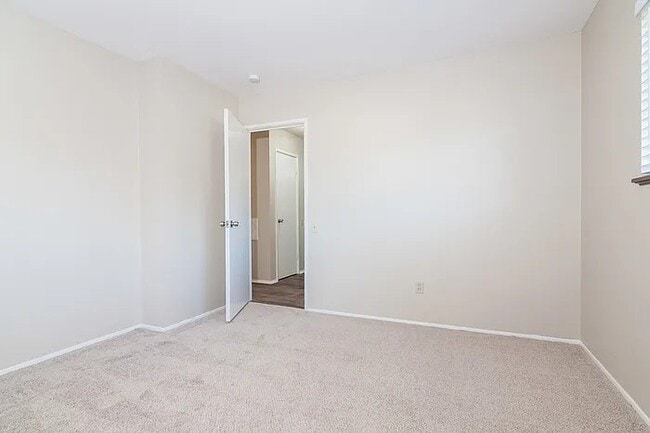 Building Photo - 2285 Pheasant Dr