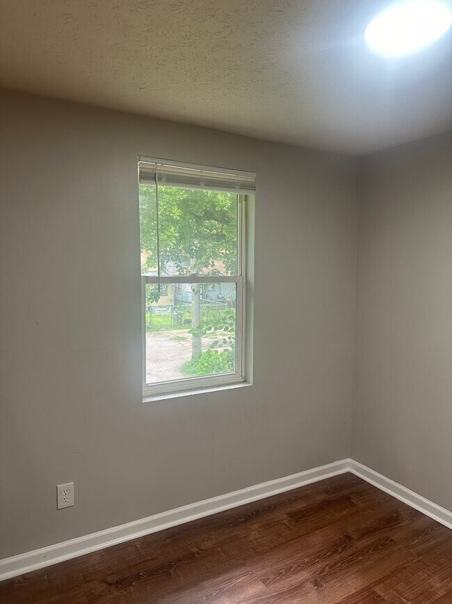 Foto del edificio - 338 N Temple Ave