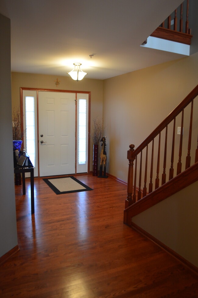 Foyer - 18123 94th Ave