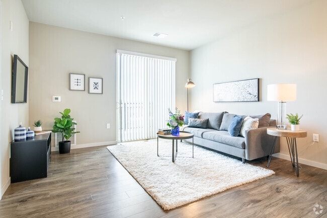 1 habitación, 1 baño - 692 pies cuadrados - Sugar Creek Commons