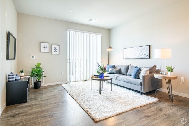 1BR, 1BA - 692SF - Sugar Creek Commons