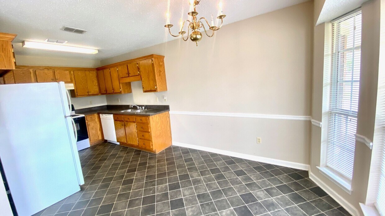 Building Photo - Rockcreek Dr #14 &amp; 16