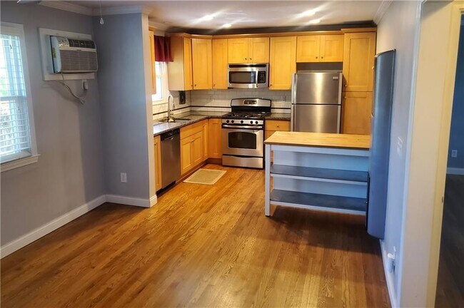 Foto del edificio - 1042 St Charles Ave NE