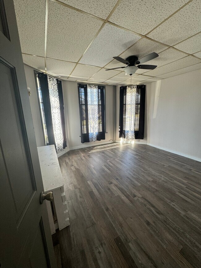 Bedroom - 500 N George St