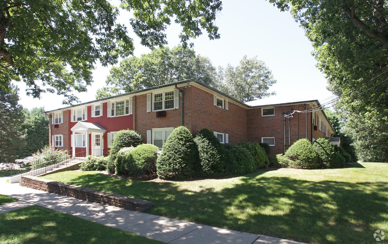 Primary Photo - 830-840 Middle St