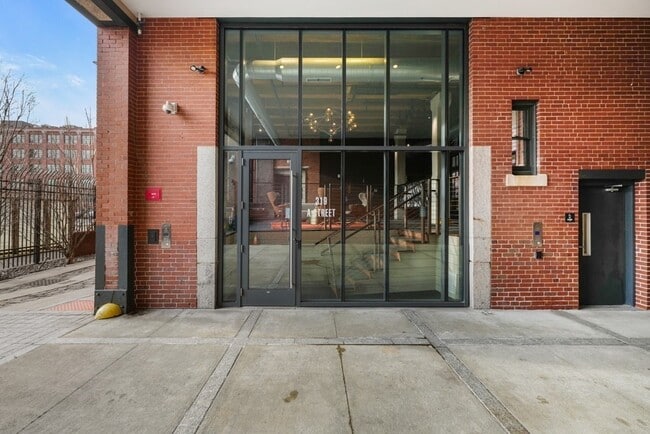 Building Photo - 319 A St