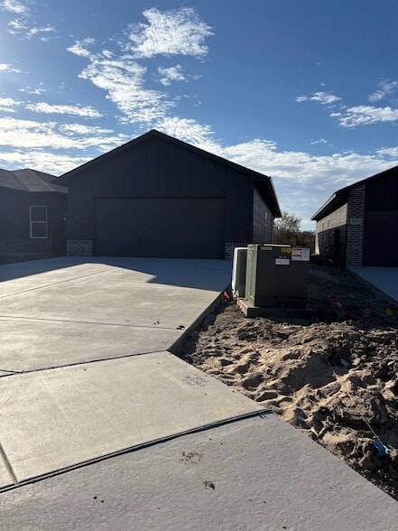 Building Photo - 4829 N Vassar Ave