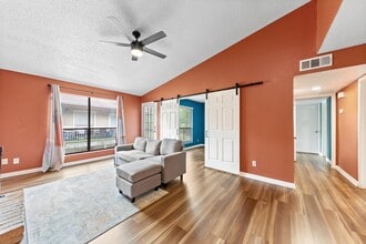 Building Photo - 2120 Wilcrest Dr