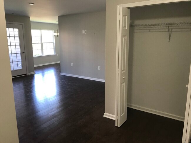 Sala de estar - 6425 Richmond Hwy