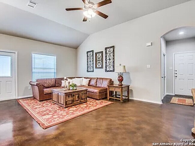 Foto del edificio - Beautiful Duplex in Seguin!