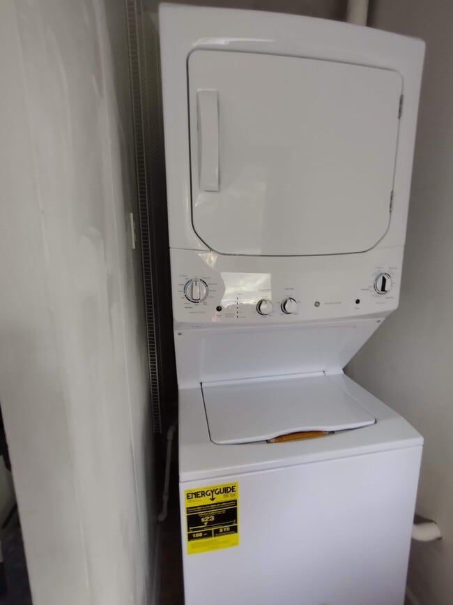 Building Photo - 3411 N Windcrest Dr