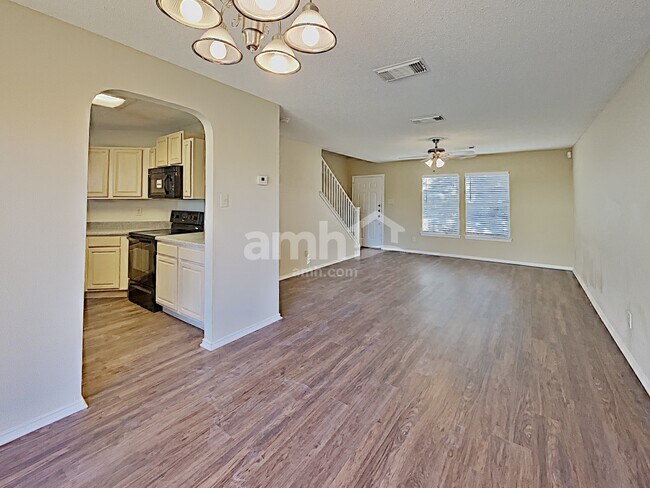 Foto del edificio - 7803 Gideon Rock