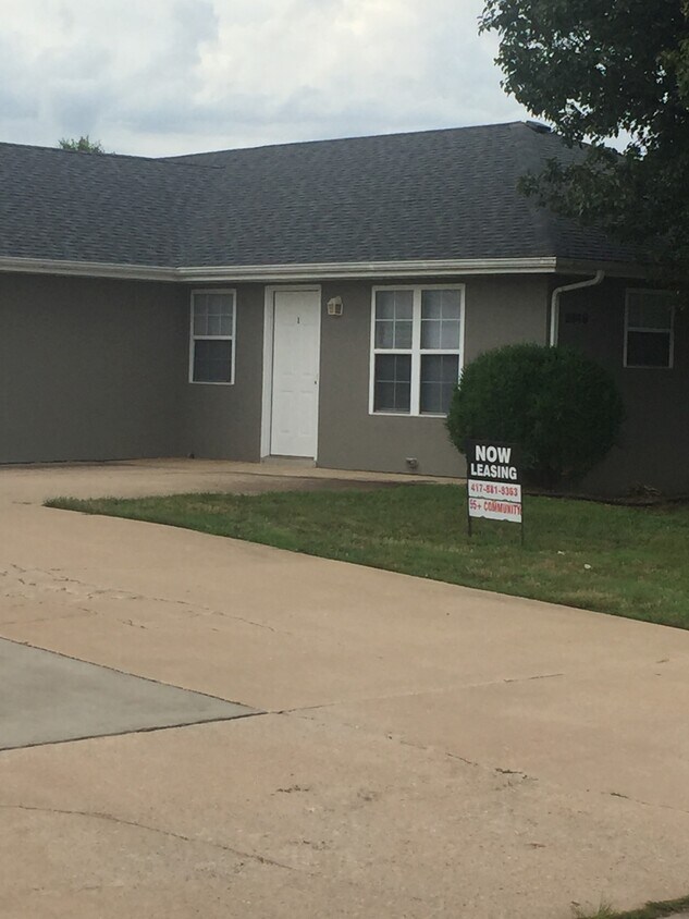 Primary Photo - 2842 S Meadowbrook Ave