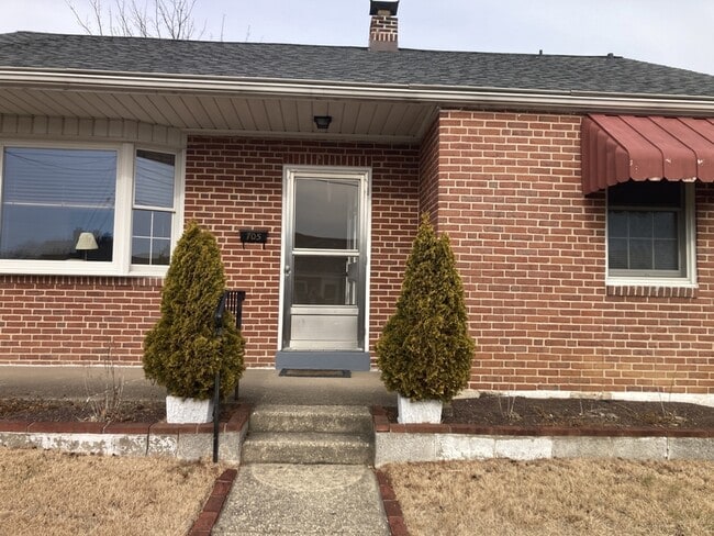 Foto del edificio - 705 Fallon Ave