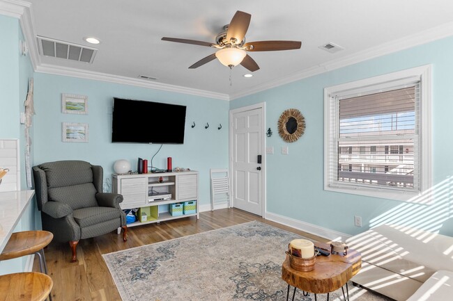Building Photo - Atlantic Beach Condo for Multi-Month Rental
