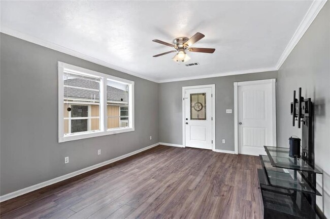 Building Photo - 2106 Silverdale St