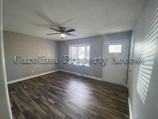 Foto del edificio - 5021 Sunset Lake Rd