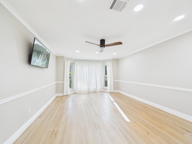 Foto del edificio - 3018 Highland Laurels Dr