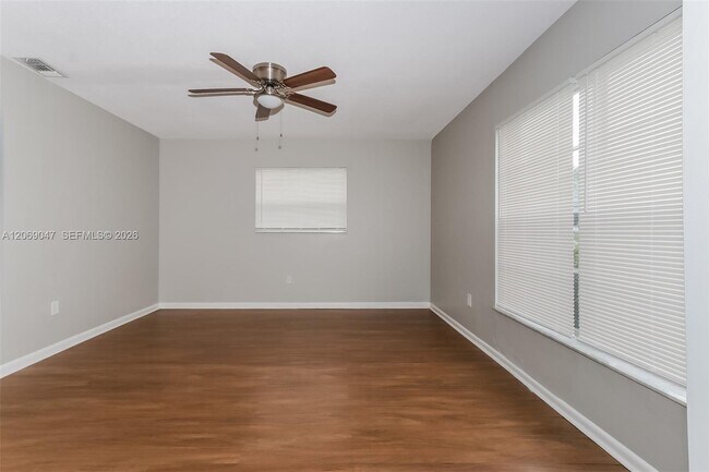 Building Photo - 9749 Sandalfoot Blvd