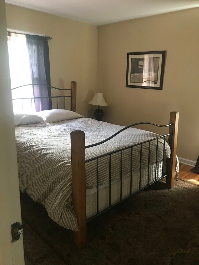 Foto del edificio - 4715 W Hillcrest Dr