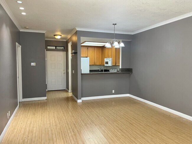 Building Photo - 2224 River Run Dr