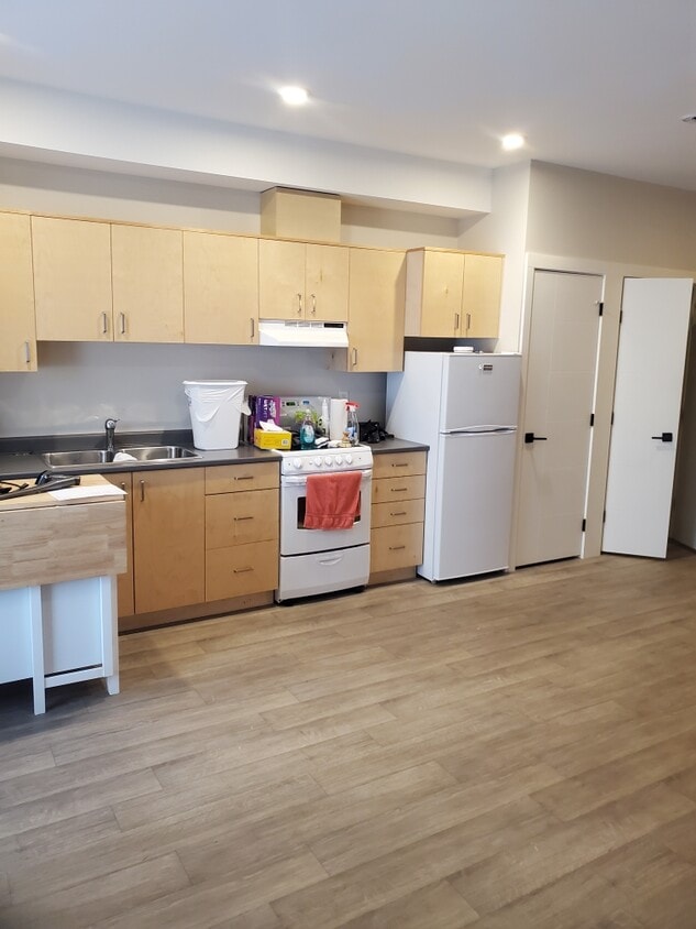 Primary Photo - 244 Selby St