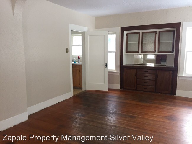 Building Photo - 3 br, 1.5 bath House - 140 King St.