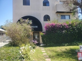 Front of Building - 516 N Oxford Ave