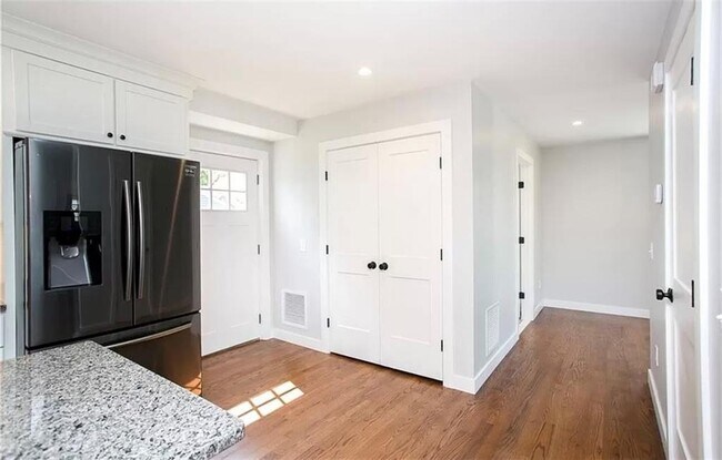 Foto del edificio - 3 King Rd